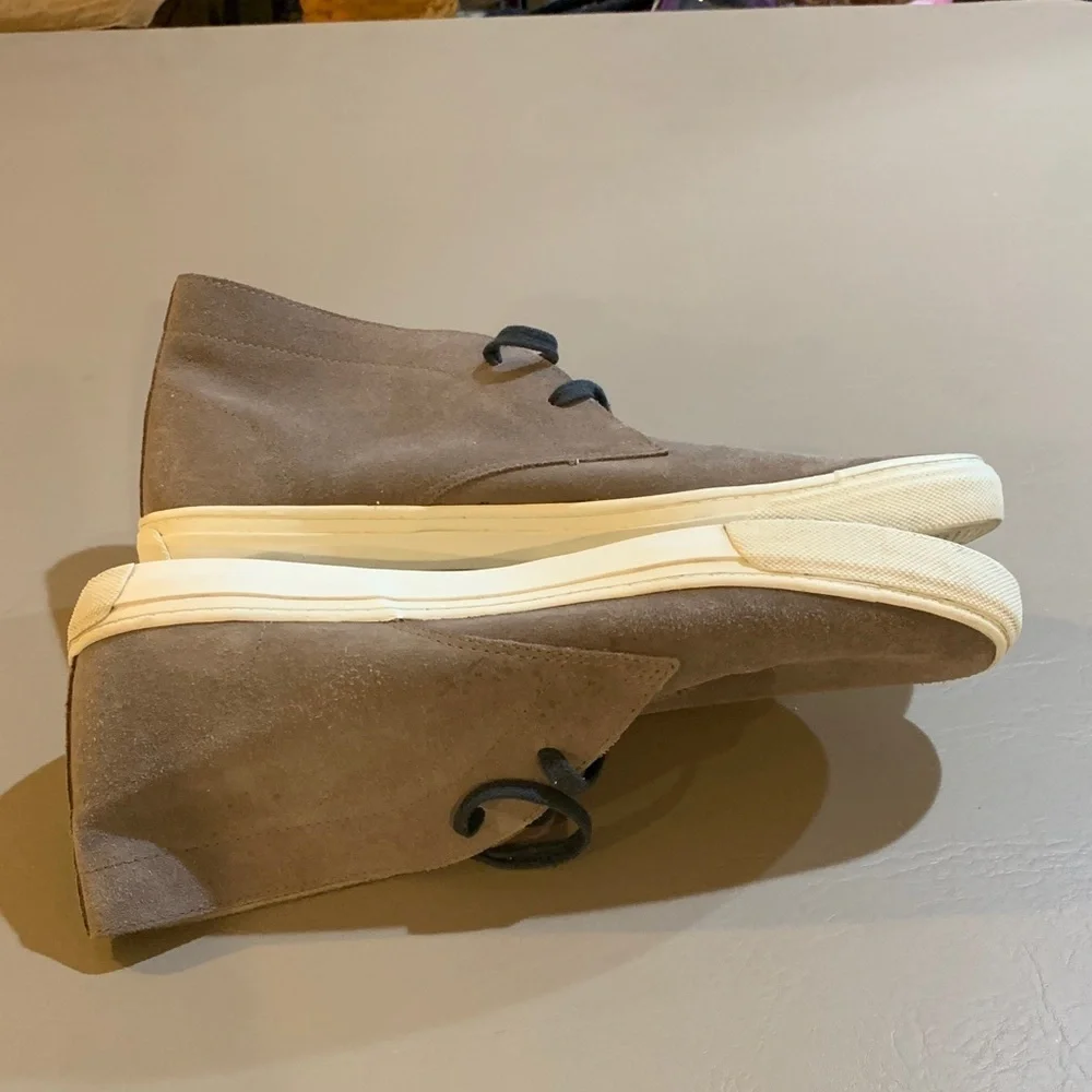 Banana Republic Light Brown Chukka Boots in Suede Leather​​​